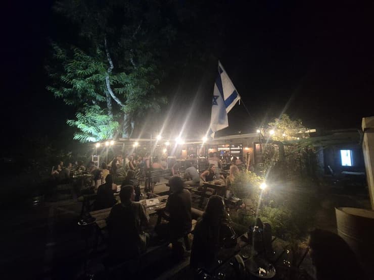 הקולקטיב. 20:30 והבר מלא (צילום: אסף קמר) הקולקטיב. 20:30 והבר מלא