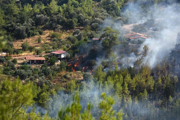 צילום: AFP PHOTO / DHA (Demiroren News Agency) שריפה אנטליה טורקיה