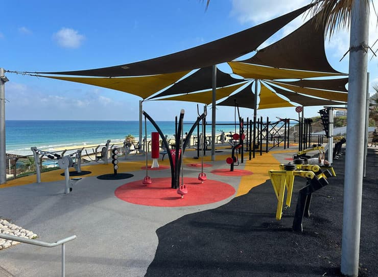 הצללה בחוף הים בראשון לציון (צילום: דוברות העירייה) הצללה בחוף הים בראשון לציון