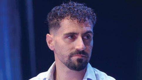 אביב עזרא. משלמים על נשיאת האלונקה לבדנו"
(צילום: ירון ברנר) אביב עזרא