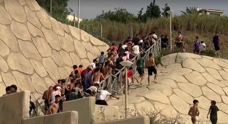 צילום: רויטרס מרוקו ספרד פריצה המונית של מהגרים ל סאוטה דרך הים