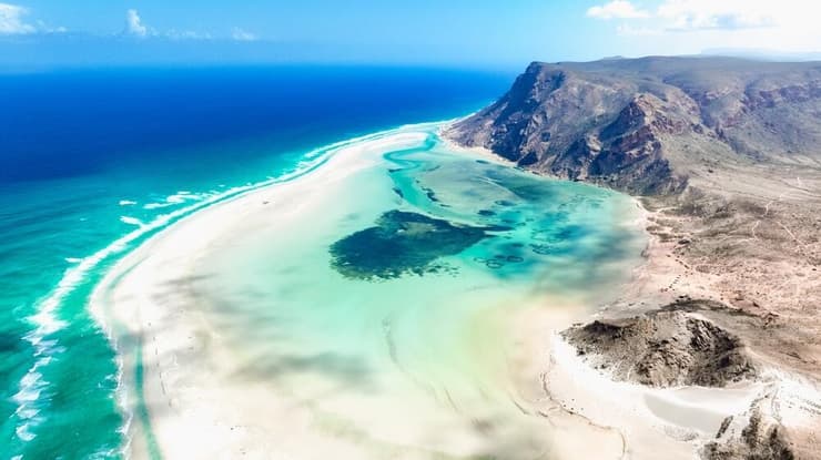 מקום נדיר ביופיו (צילום: Dave Primov / shutterstock) נופיה המרהיבים והמגוון הביולוגי הייחודי של האי סוקוטרה