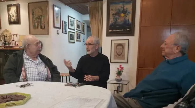 רשפון וורדי הם אגדות חיות בכל הנוגע להנגשת מדע. מימין: רשפון, דה לנגה וורדי (צילום: יהונתן ברקהיים, מכון דוידסון לחוינוך מדעי) רשפון וורדי הם אגדות חיות בכל הנוגע להנגשת מדע. מימין: רשפון, דה לנגה וורדי