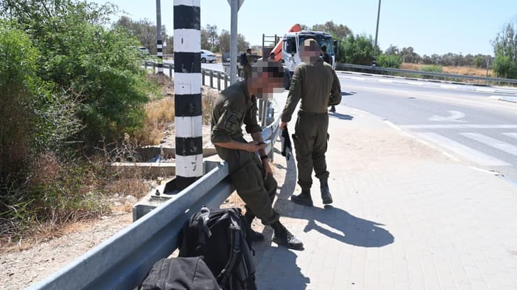 לוחמים סמוך לבסיס. שלוש שנים של מלחמה הן תקופה ארוכה מאוד, שיש לה השפעה (צילום: הרצל יוסף ) שדה תימן