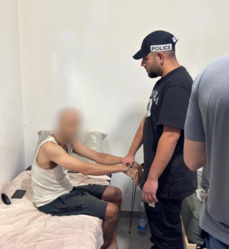 מעצר החשוד בניפוץ זגוגית דלת הכניסה לחדשות 12, והשארת מכתב האיומים במקום