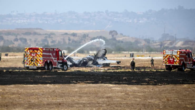 מטוס F-35B התרסק ליד בסיס חיל האוויר בדרום קליפורניה (צילום: SANDY HUFFAKER / AFP) מטוס F-35B התרסק ליד בסיס חיל האוויר בדרום קליפורניה