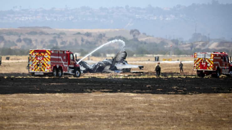 מטוס ה-F-35B אחרי שהתרסק ליד בסיס בדרום קליפורניה (צילום: SANDY HUFFAKER / AFP) מטוס F-35B התרסק ליד בסיס חיל האוויר בדרום קליפורניה