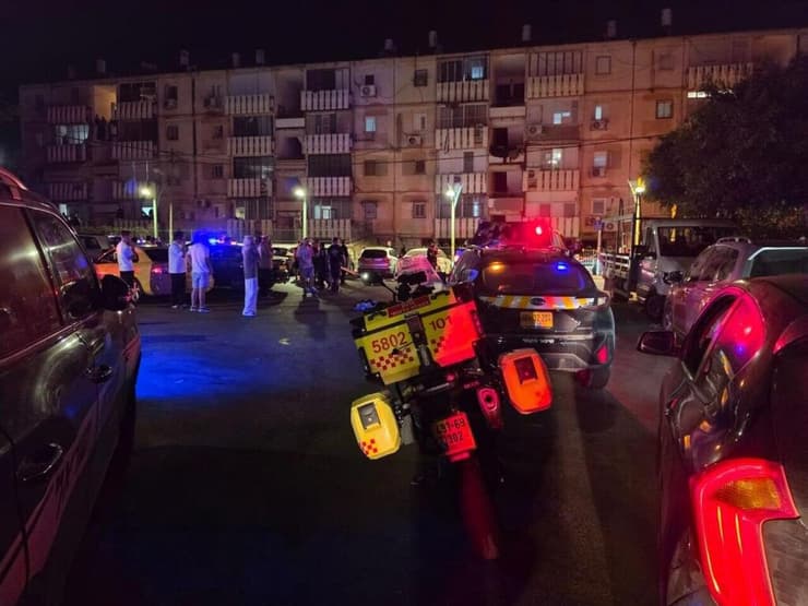 אחרי ההרצח בנתיבות, אמש (צילום: תיעוד מבצעי מד"א) זירת אירוע הירי בנתיבות