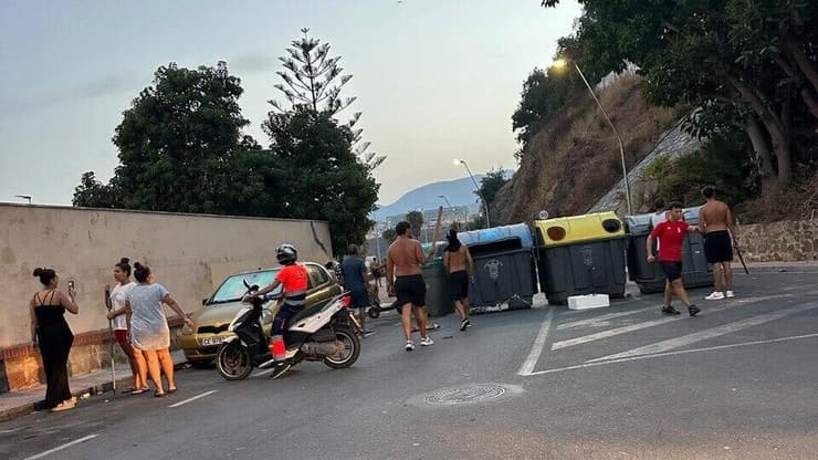 "כל הרחובות התמלאו במרוקנים" (צילום: מאור לופז) מהגרים לא חוקיים מרוקאיים פולשים לספרד ופורצים את הגבול