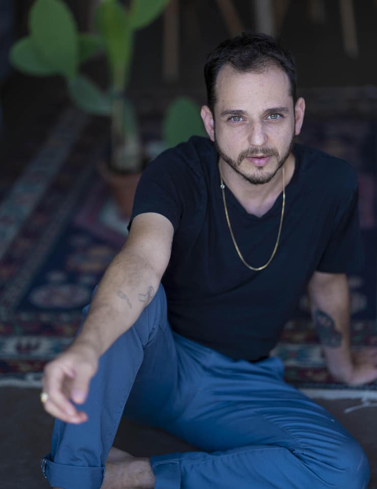"היה קשה להופיע כשמאחורי שלט של חנות בגדים בקניון". אילן רוזנפלד (צילום: יובל חן) אילן רוזנפלד