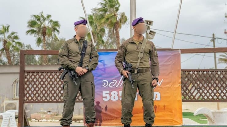 "אומרים 'הנה עוד גנב', זה מסתכל". לוחמי הגדס"ר (צילום: דובר צה"ל) גדוד הסיור המדברי (585) יוצא לאימון מקיף בצאלים