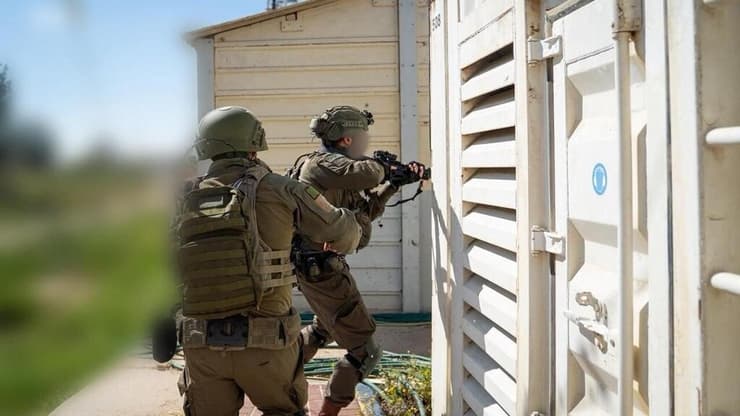 "קל להצביע עלינו כמגזר" (צילום: דובר צה"ל) גדוד הסיור המדברי (585) יוצא לאימון מקיף בצאלים