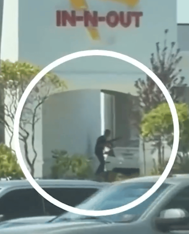 החשוד במהלך מסע הירי. בהמשך שם קץ לחייו ה אזרח החמוש שיורה מחוץ ל מסעדה ב איידהו