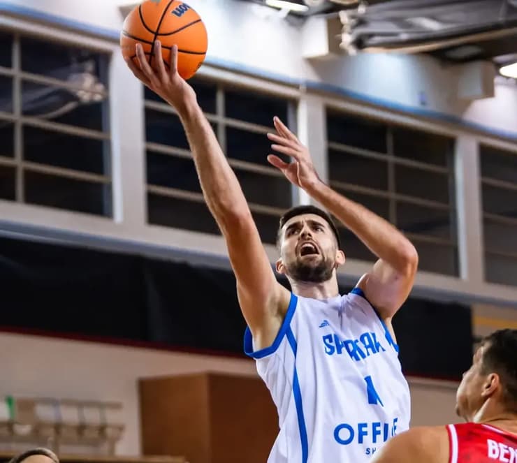 מילטיץ' במדי סרביה (צילום: FIBA) דושאן מילטיץ'