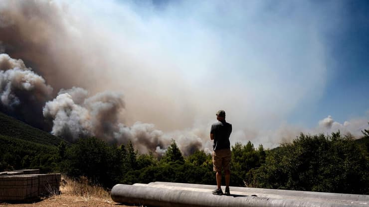 צילום: Angelos TZORTZINIS / AFP שריפות באזור אתונה, יוון