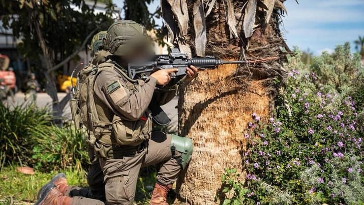 נלחמים ברצף מ-7 באוקטובר. הגדס"ר הבדואי (צילום: דובר צה"ל) גדוד הסיור המדברי (585) יוצא לאימון מקיף בצאלים