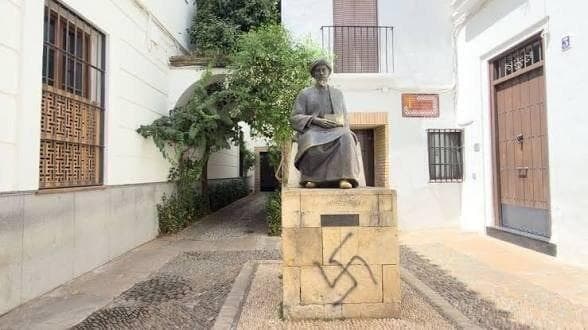 פסל הרמב"ם בקורדובה (צילום: מהרשתות החברתיות) פסל הרמב"ם בקורדובה