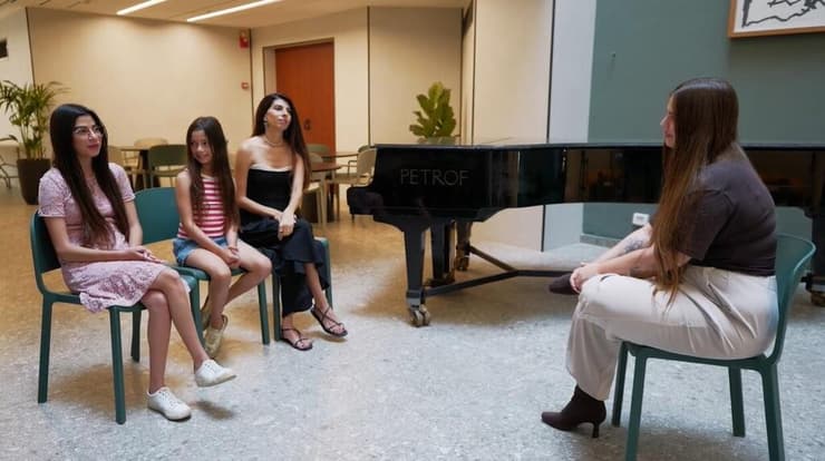 המפגש של שיר טרן ו"סיירת החרם" (צילום: ירון שרון) המפגש של שיר טרן ו"סיירת החרם"