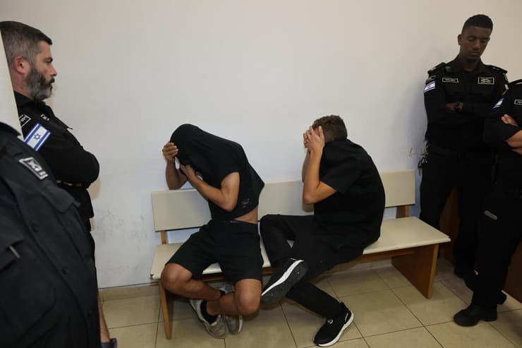 הארכת מעצרם של החשודים בעניין היעלמותו של אלדר דיין (צילום: יריב כץ ) הארכת מעצרם של החשודים בעניין היעלמותו של אלדר דיין