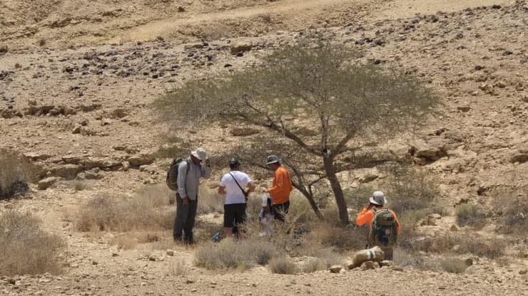 צילום: יחידת חילוץ ערבה המשפחה שחולצה מנחל גוב