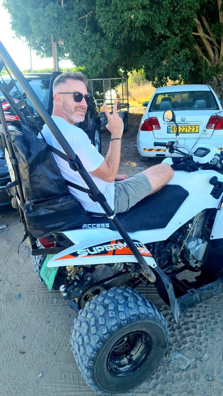 עידן מאיר והטרקטורון. משעמם לא יהיה איתו (צילום: אוסף ביתי) עידן מאיר