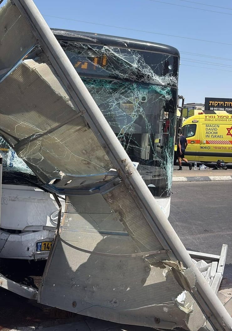 זירת תאונת הדרכים באשקלון (צילום : סעיף 27 א' מתוך חוק זכויות יוצרים ) זירת תאונת הדרכים באשקלון
