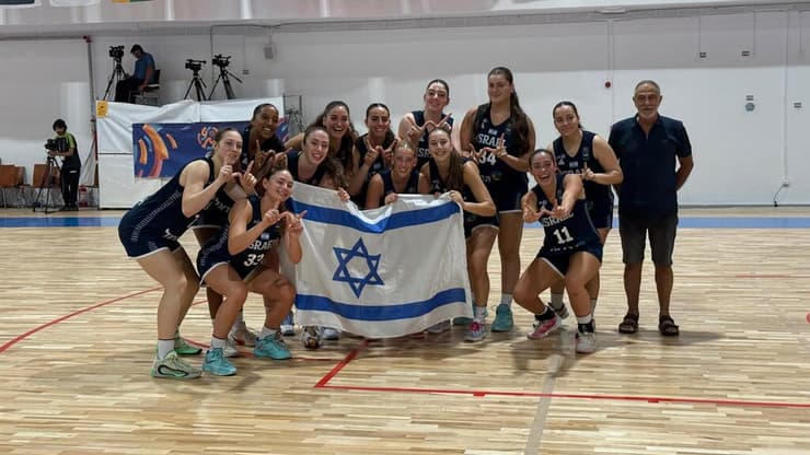 נבחרת הנערות (צילום: איגוד הכדורסל) נבחרת הנערות