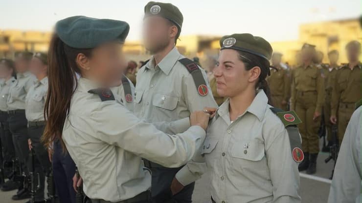 נועם מקבלת את דרגות הקצונה. "אעשה את השינוי כדי שזה לא יקרה שוב" (צילום: באדיבות המשפחה) נועם מקבלת את דרגות הקצונה. "אעשה את השינוי כדי שזה לא יקרה שוב"