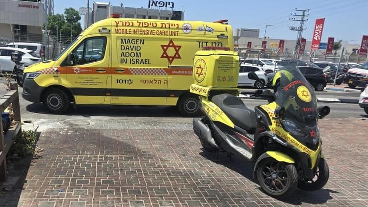 זירת הרצח בראשון לציון (צילום: תיעוד מבצעי מד"א) זירת הרצח בראשון לציון