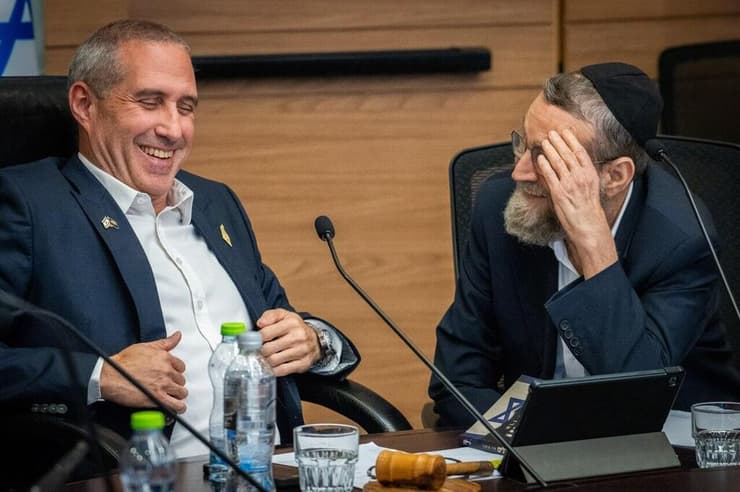 מימין: ח"כ גפני ויו"ר ועדת הכספים ח"כ מילביצקי (צילום: שלו שלום ) ועדת הכספים