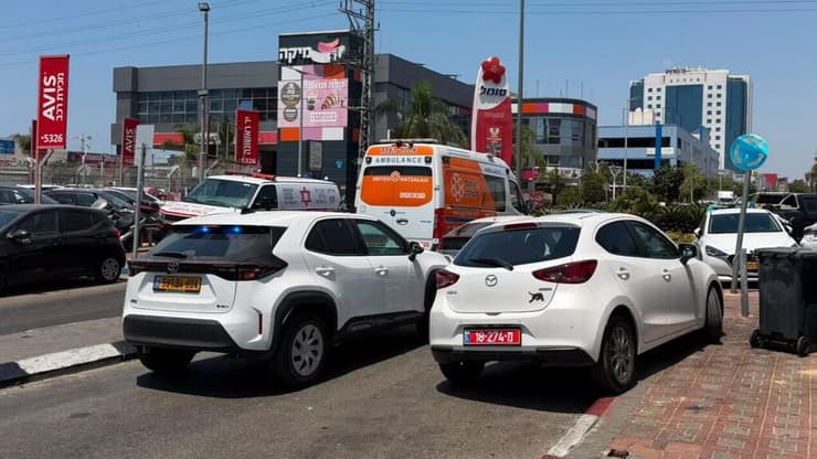 סריקות נרחבות לאיתור החשוד (צילום: דוברות איחוד הצלה) זירת הרצח בראשון לציון