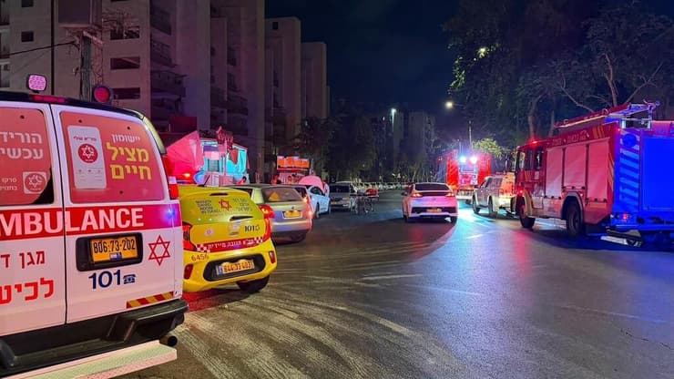צילום: תיעוד מבצעי מד"א שריפה לכוד החייאה דירה רחוב הפלמ"ח אשדוד מד"א