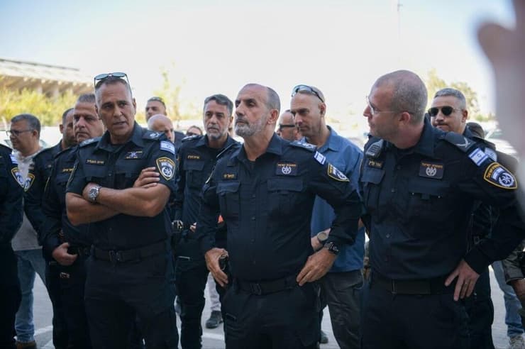 המפכ"ל דני לוי בפעילות בשטח (צילום: דוברות המשטרה) המפכ"ל בפעילות בשטח
