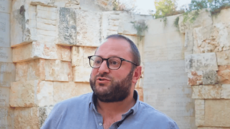 ד"ר יוחאי כהן מנהל מחלקת הדרכה ביד ושם (צילום: גיל שלו) ד"ר יוחאי כהן מנהל מחלקת הדרכה ביד ושם