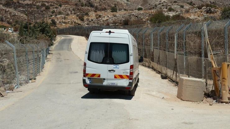 הרכב של בית החולים שיבא ממתין לאיסוף של נור בגבול סוריה (צילום: דוברות שיבא) הרכב של בית החולים שיבא ממתין לאיסוף של נור בגבול סוריה