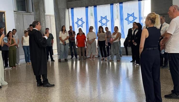 צילום: לשכת עורכי הדין מרימים דגל שחור בלשכת עורכי הדין