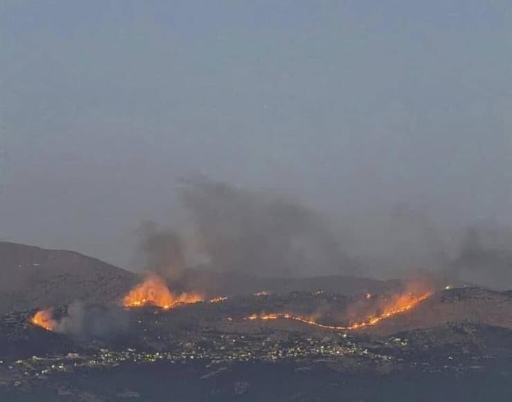 שריפות כתוצאה מתקיפות ארטילריה במג'דל זון בדרום לבנון