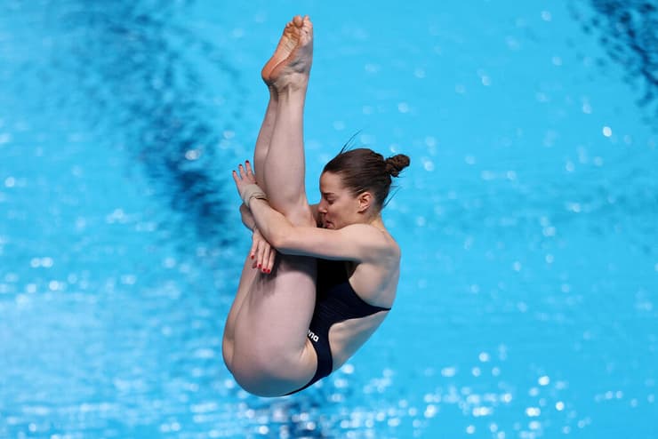 "סמל לכך שאני לא נשברת" (צילום: REUTERS/Gonzalo Fuentes) הקופצת למים מישל היימברג
