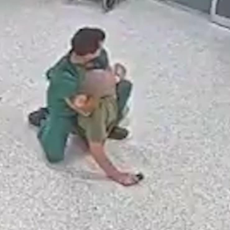התוקף הסתבך עם האח הלא-נכון (צילום: רשת X) דניאל נלסון אח בבריזביין שבאוסטרליה ריתק מטופל שתקף אותו בתנועת ג'יו ג'יטסו