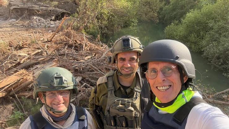 איכנולד, נורקין ובן ישי בליטני, באזור הקרוב לנחל סלוקי (צילום: דובי איכנולד) איכנולד, נורקין ובן ישי בליטני, באזור הקרוב לנחל סלוקי