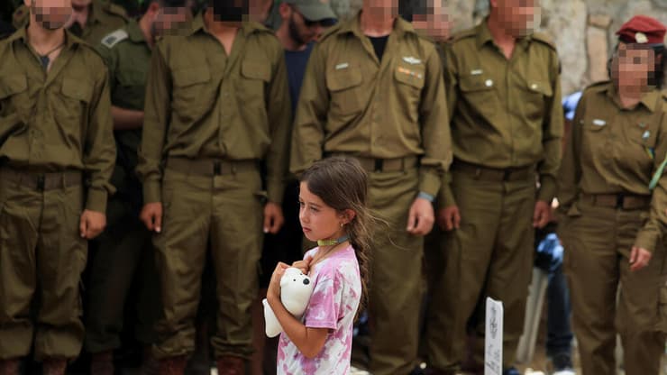 רס"ן (במיל') הראל בירנשטוק ז"ל מובא למנוחות (צילום: REUTERS/Ronen Zvulun) רס"ן (במיל') הראל בירנשטוק ז"ל מובא למנוחות