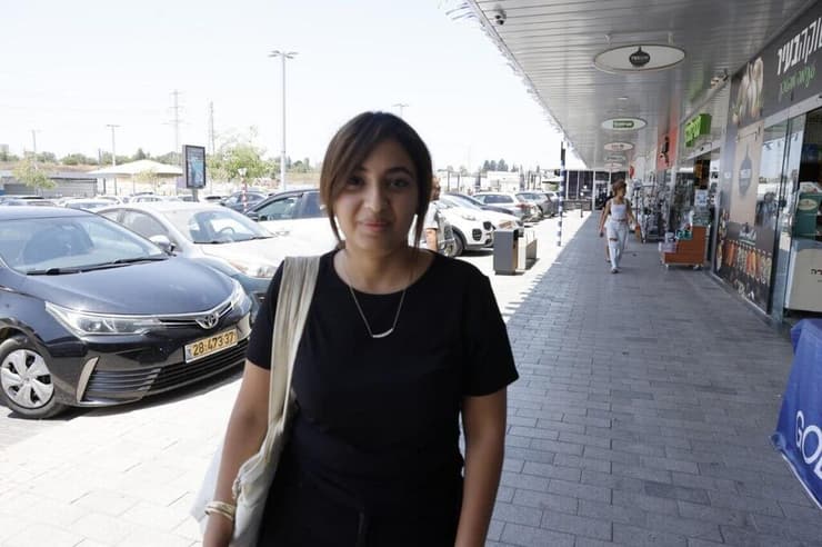 "כולם צריכים לשרת". הדר (צילום: גדי קבלו) הדר, גרה בשדרות, סיימה תואר ראשון בפסיכולוגיה