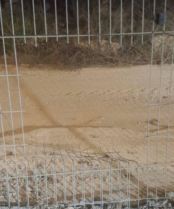 החתך בגדר של קיבוץ זיקים (צילום: שימוש לפי סעיף 27א בחוק זכויות יוצרים) חתך בגדר של קיבוץ זיקים בעוטף עזה