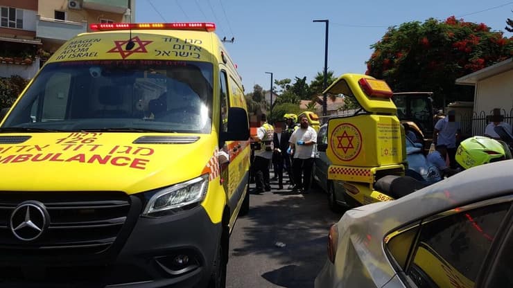 ילד בן 5 נמצא מחוסר הכרה ברכב בלוד