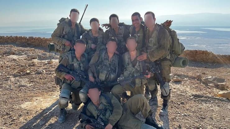 "תמיד בשביל האחרים". יואב שריקר ז"ל עם חבריו ליחידה (צילום: פרטי) יואב שריקר ז"ל, לוחם יהל"ם, נפטר מסרטן