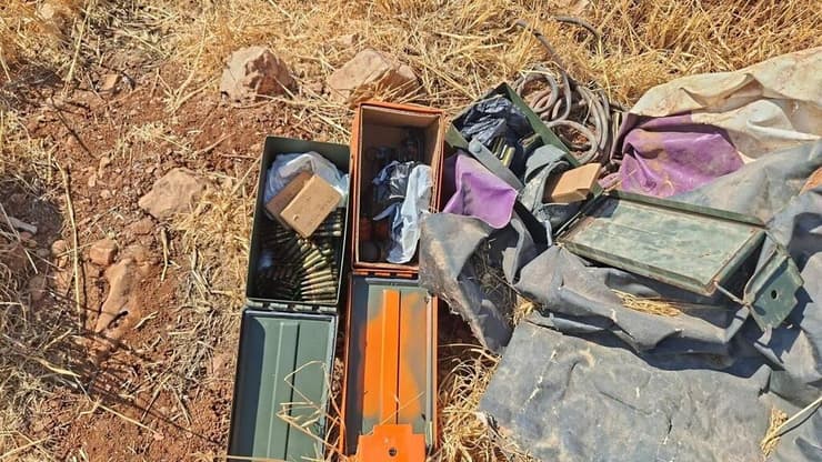 מצבור האמל"ח שאיתרה המשטרה (צילום: דוברות המשטרה) מצבור האמל"ח שאותר ע״י הכוחות