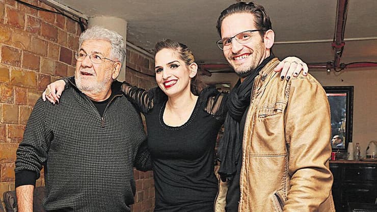 מימין לשמאל: גורי אלפי, שרי אלפי ויוסי אלפי (צילום: דנה קופל) מימין לשמאל: גורי אלפי, שרי אלפי ויוסי אלפי
