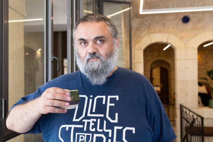 יואל בן דוד, הבעלים של קפה בסמטה