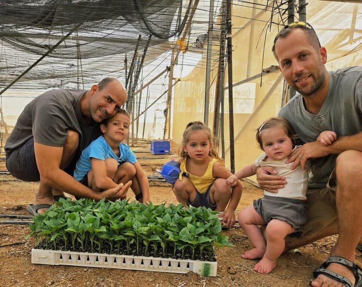חגיגה משפחתית (צילום: אורי גנות ) חגיגה משפחתית