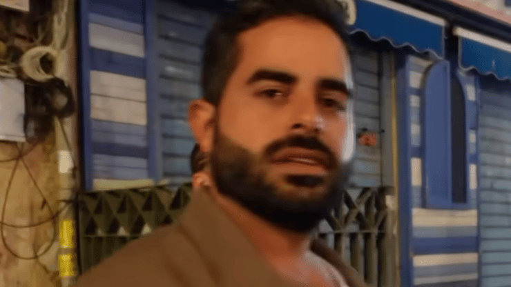 משה כורסיה, מתוך 'מחוברים' (צילום: צילום מסך מתוך 'מחוברים') משה כורסיה, מתוך 'מחוברים'